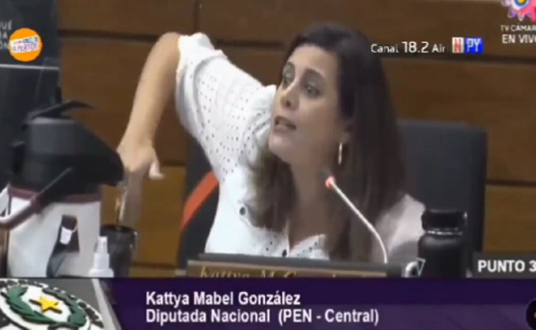 La política paraguaya hasta se atrevió a copiar la coreografía del sencillo. Foto: Twitter: @@shakiracarla / YouTube: Shakira