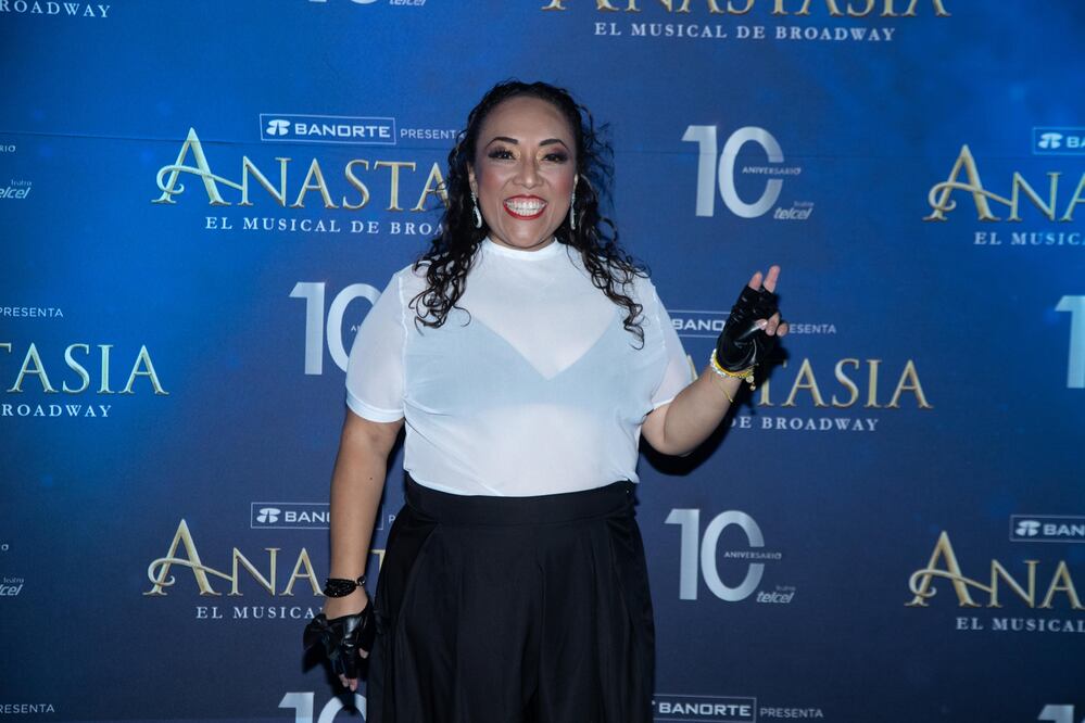 Michelle Rodríguez en la alfombra azul por el 10 aniversario del Teatro Telcel de la Ciudad de Mexico. Foto: Clasos.