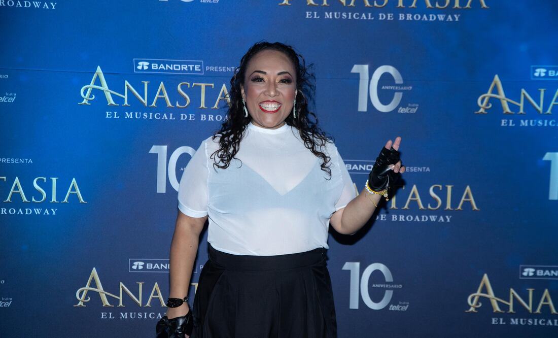 Michelle Rodríguez en la alfombra azul por el 10 aniversario del Teatro Telcel de la Ciudad de Mexico. Foto: Clasos.