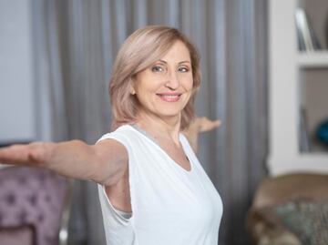 ¿Tienes 50 años?; así puedes ganar músculo en los brazos sin usar pesas, según entrenador de fitness