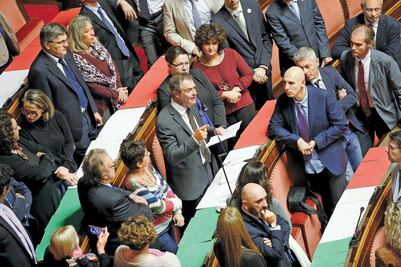 Senado italiano se reduce prerrogativas