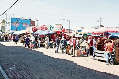 Policías vigilan Xochimilco por ambulantes