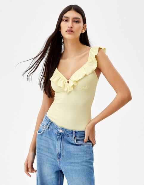 Blusas sin mangas ideales para llevar esta temporada 