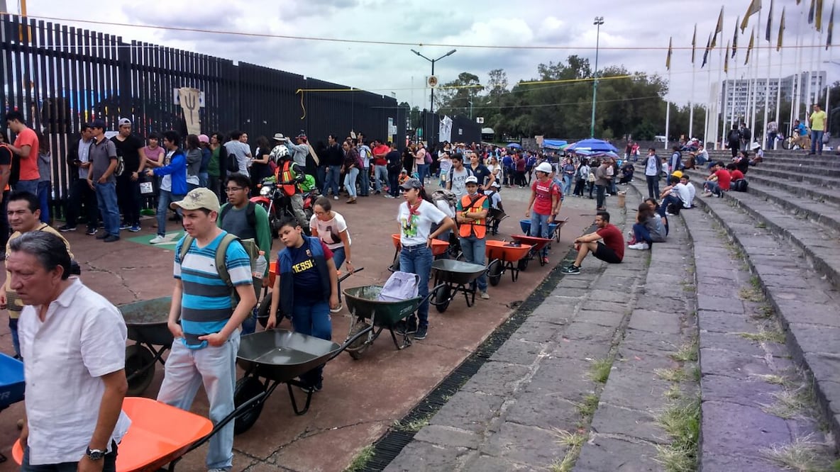 Especial. Voluntarios ayudan en el centro de acopio de Ciudad Universitaria