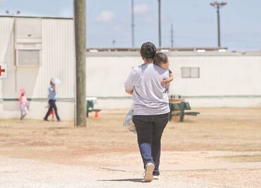 Senadores demócratas piden a Trump echar para atrás plan de detener familias migrantes; advierten que estrategia es costosa e ineficaz