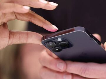 ¿Cómo activar una eSIM en iPhone si sales de viaje?