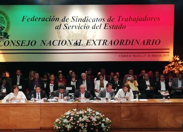Piden burócratas a AMLO aumento salarial de 7.5% y recursos para sector salud