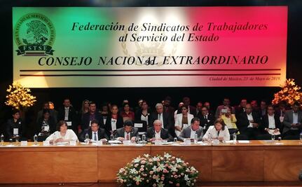 Piden burócratas a AMLO aumento salarial de 7.5% y recursos para sector salud