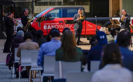 La Filarmónica de Nueva York, en la calle... pero para retomar conciertos 