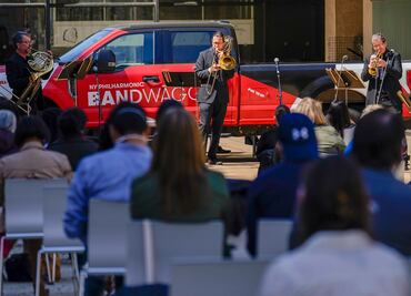 La Filarmónica de Nueva York, en la calle... pero para retomar conciertos