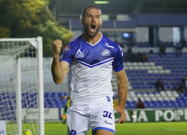 “Tito” Villa anuncia su retiro del futbol