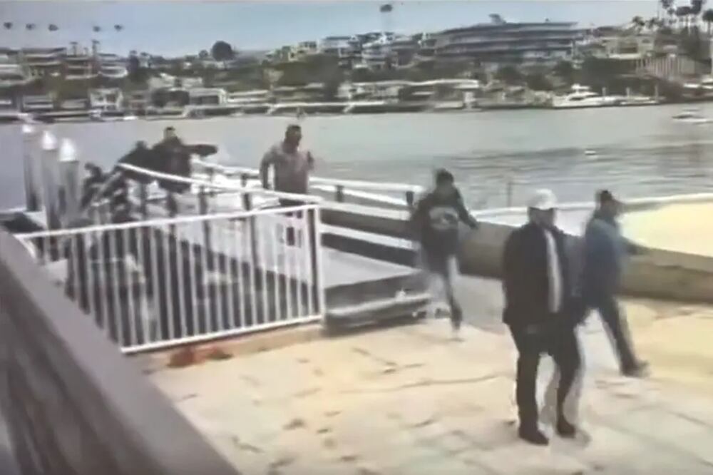 Un grupo de posibles migrantes en California. Foto: tomada de video