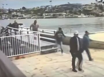 Lancha con docenas de personas, posibles migrantes, llega a Newport Beach, California