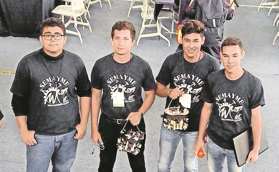 Luis Carlos Barrera y sus tres compañeros han sido ganadores de certámenes de robótica. (FOTO: RAÚL TORRES. EL UNIVERSAL)