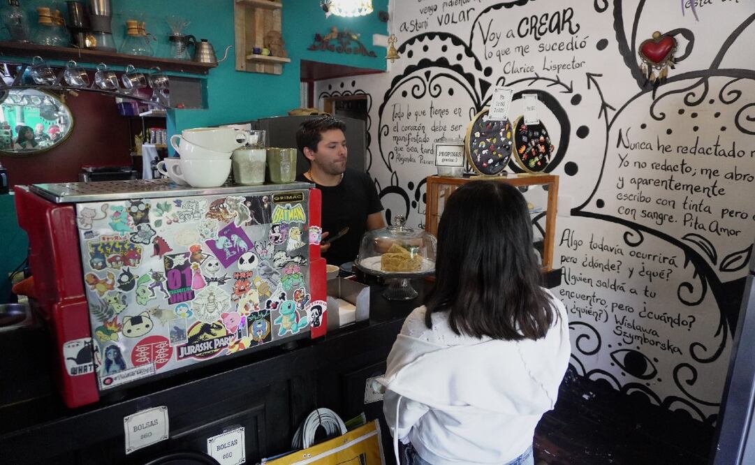 Vocablo: Café y Poesía es una cafetería encomendada a la difusión de la poesía, y otros tipos de arte, que resalta por ser las palabras quienes se apoderan de este espacio. Foto: Diego Prado / EL UNIVERSAL