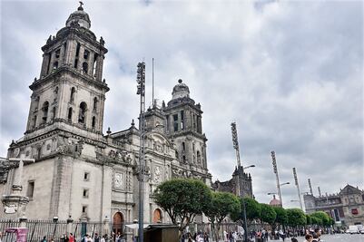 Preparan el apuntalamiento en dos torres de la Catedral