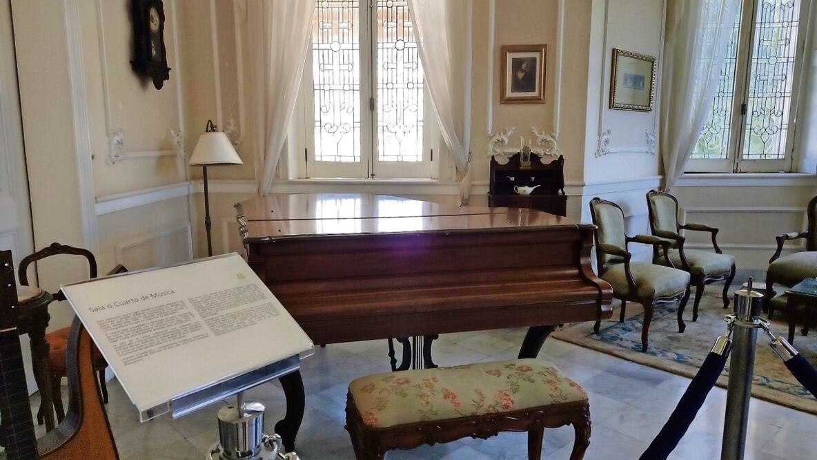 La casa fue habitada por la familia Montes Molina, pero antes por Aurelio Portuondo, un hombre de clase alta que ordenó su construcción. Foto: Cristopher Cabello / EL UNIVERSAL