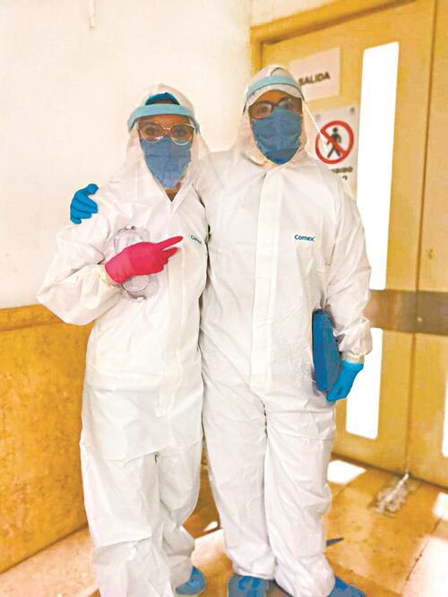 Vane y sus compañeros del Hospital General de Alta Especialidad del ISSSTE Tultitlán han invertido hasta 4 mil pesos en equipo de protección. Foto: ESPECIAL