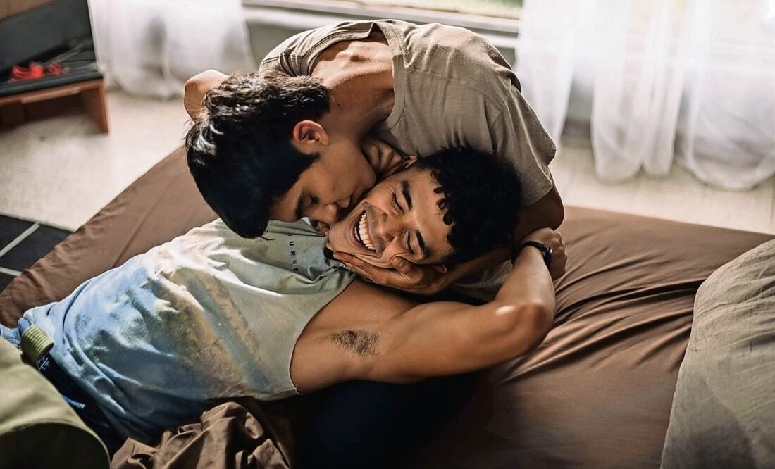 Marco (Axel Shaurma), próximo enfermero, y Orlando (Luis Vegas), aspirante a bailarín, en rodaje de la cinta estrenada en Guadalajara. Foto: Mil Nubes Cine