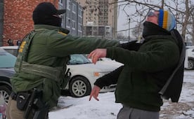 Detienen a agente del ICE acusado de disparar a migrante venezolano en Minnesota; presentó un informe falso, señalan