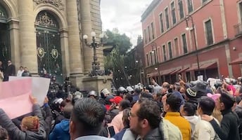 Regreso de diputado Gerardo González García genera tensión en el Congreso CDMX; simpatizantes se enfrentan