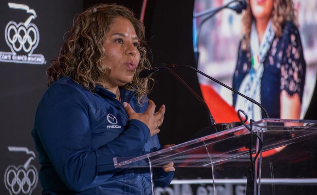 María José Alcalá le abre las puertas del COM a Isaac del Toro / Foto: Salvador Cadena - EL UNIVERSAL