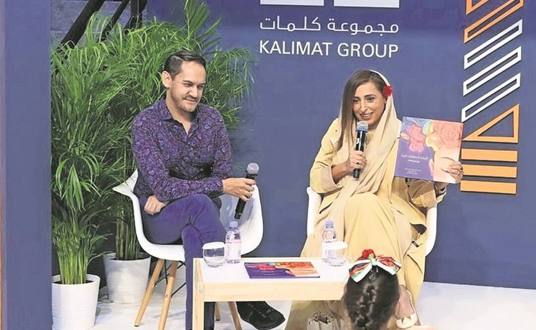 Ricardo Sánchez, autor del libro, y Bodour Al Qasimi, de Kalimat. Fotos: Textofilia Ediciones