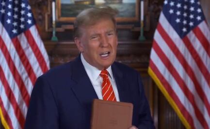 ¡A 60 dólares! Trump vende Biblias por Semana Santa con el lema: "Dios bendiga a Estados Unidos"