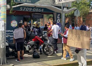 Colectivo feminista bloquea Río de la Loza para exigir investigación por presunto abuso sexual a menor de edad; se registra riña con motociclista