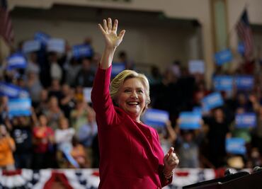 Clinton aventaja con 6 puntos a Trump en nuevo sondeo