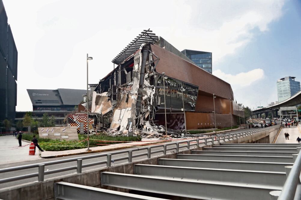 Las observaciones. De acuerdo con los peritajes, el material que se utilizó para la construcción de la Plaza Artz sí era el adecuado (ARCHIVO EL UNIVERSAL)