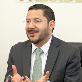 Critica Batres uso del tema de género