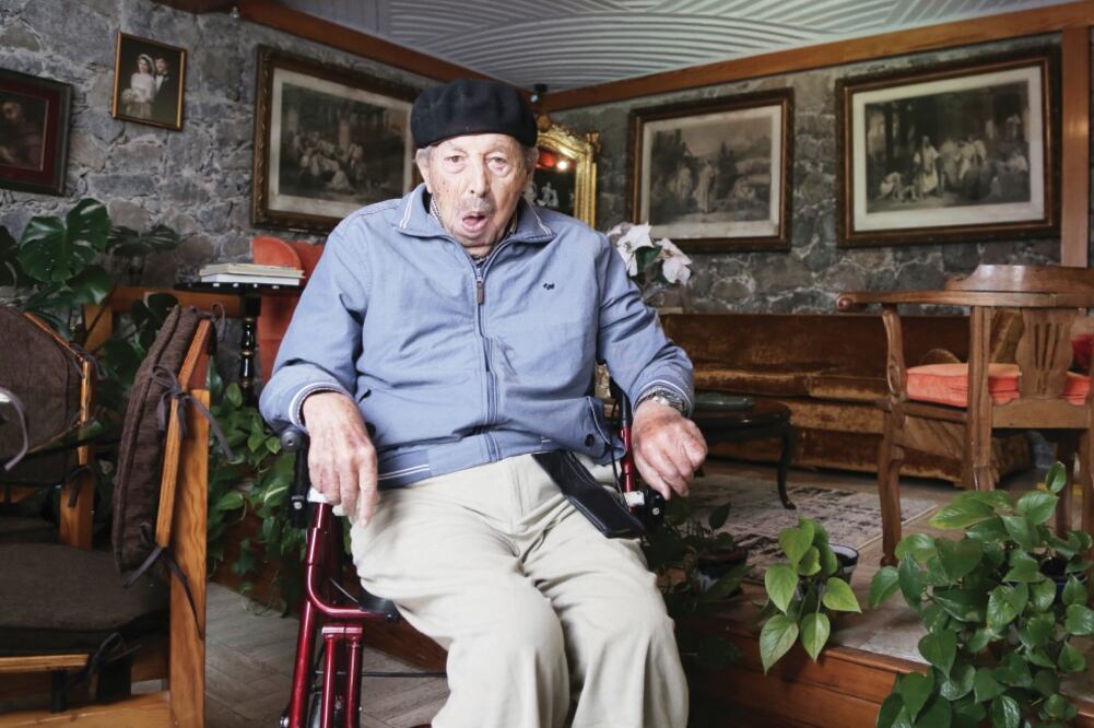 Nacido en la ciudad de México en 1921, López Carmona reside en Querétaro. Con su trabajo se convirtió en testigo y protagonista de la arquitectura del siglo XX (GONZALO IBÁÑEZ. EL UNIVERSAL)