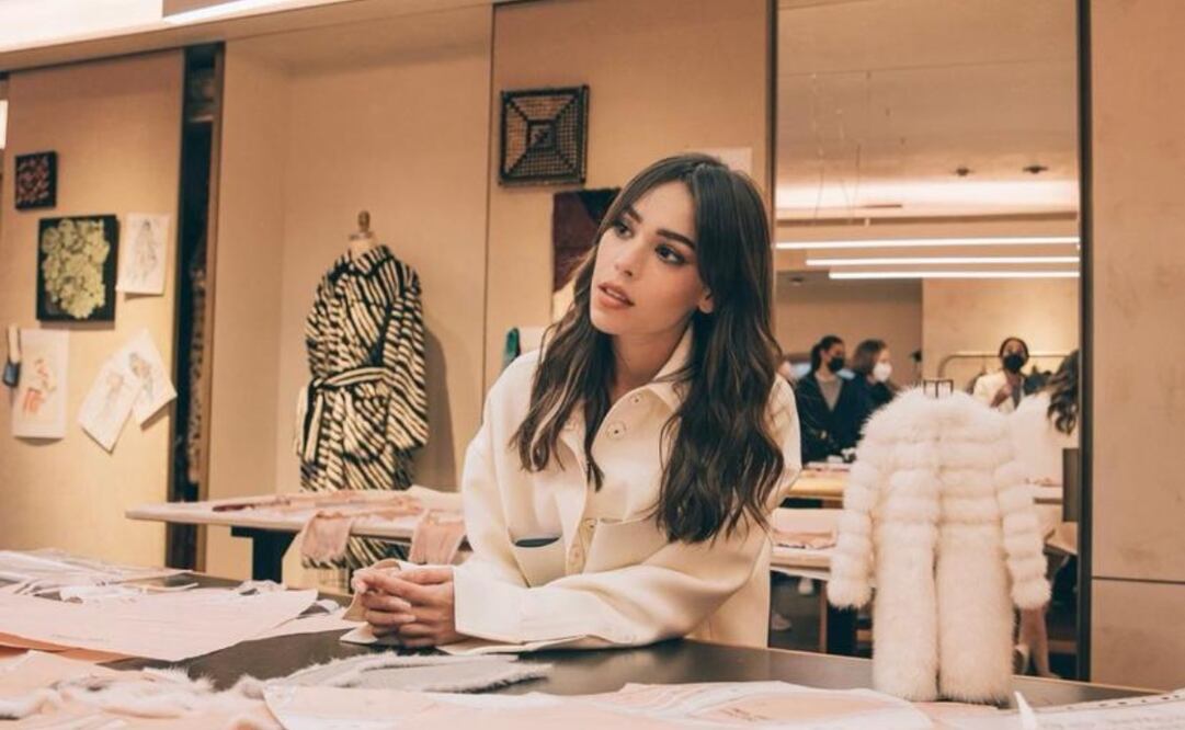 Danna Paola se lució con la nueva tendencia de jeans metálicos. Imagen: @dannapaola