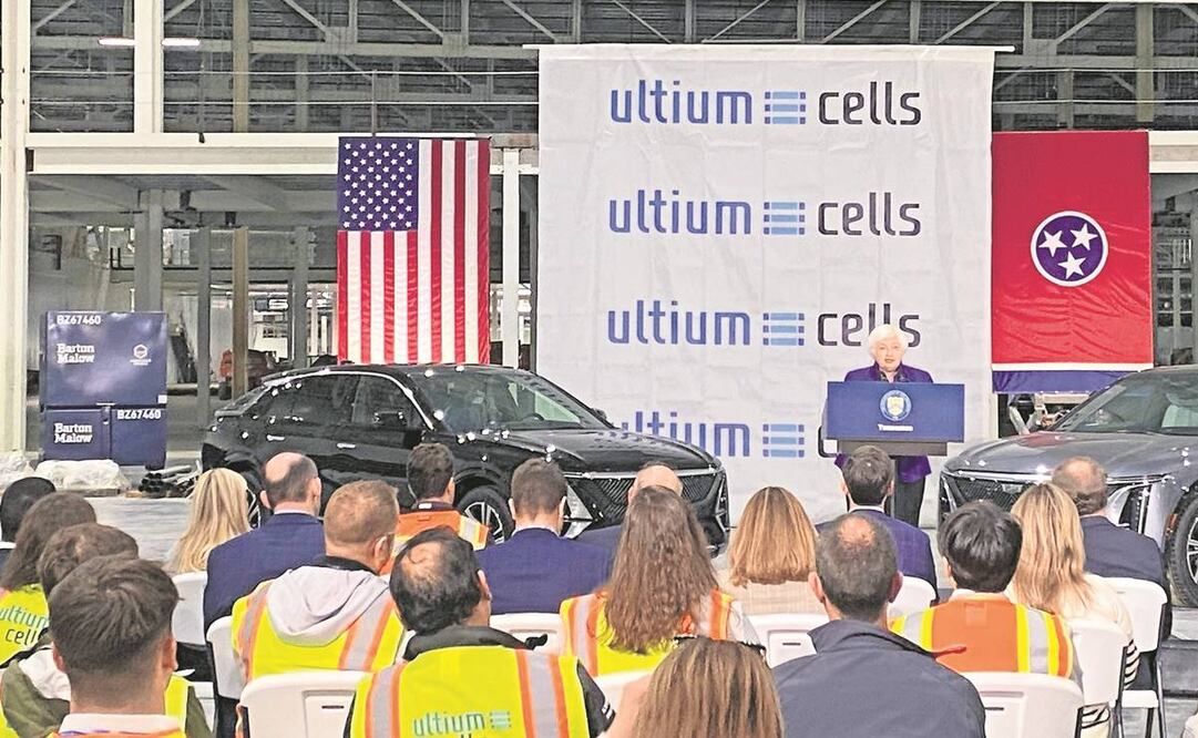 La secretaria del Tesoro de Estados Unidos, Janet Yellen, en la futura planta de baterías Ultium Cells en Spring Hill, Tennessee, el jueves pasado.