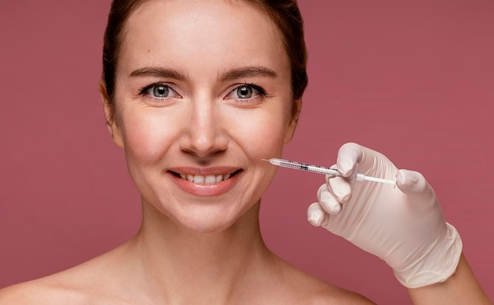 La hidroxiapatita de calcio estimula colágeno y elastina. Foto: Freepik