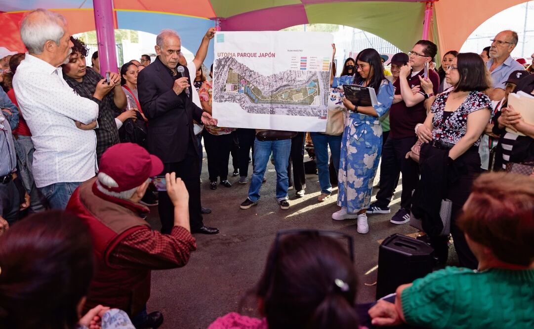 El responsable de los Talleres de Planeación Participativa, Héctor Hernández, explicó a los vecinos que el proyecto no contempla la tala de ningún árbol. (28/03/2025) Foto: Hugo Salvador | El Universal