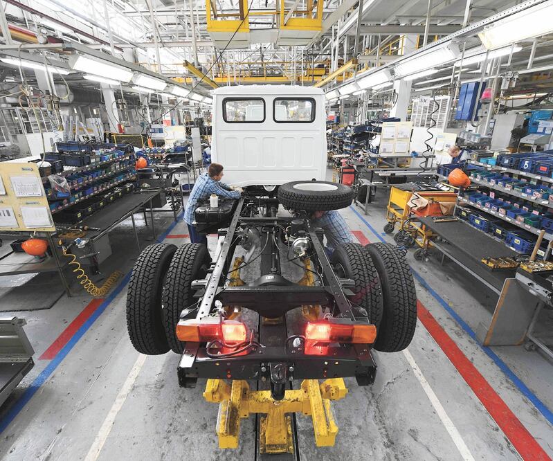 El 31 de diciembre de 2020, la NOM-044 obligará a fabricantes de vehículos pesados a producir o importar unidades que sólo consuman diesel UBA. Foto/ARCHIVO EL UNIVERSAL