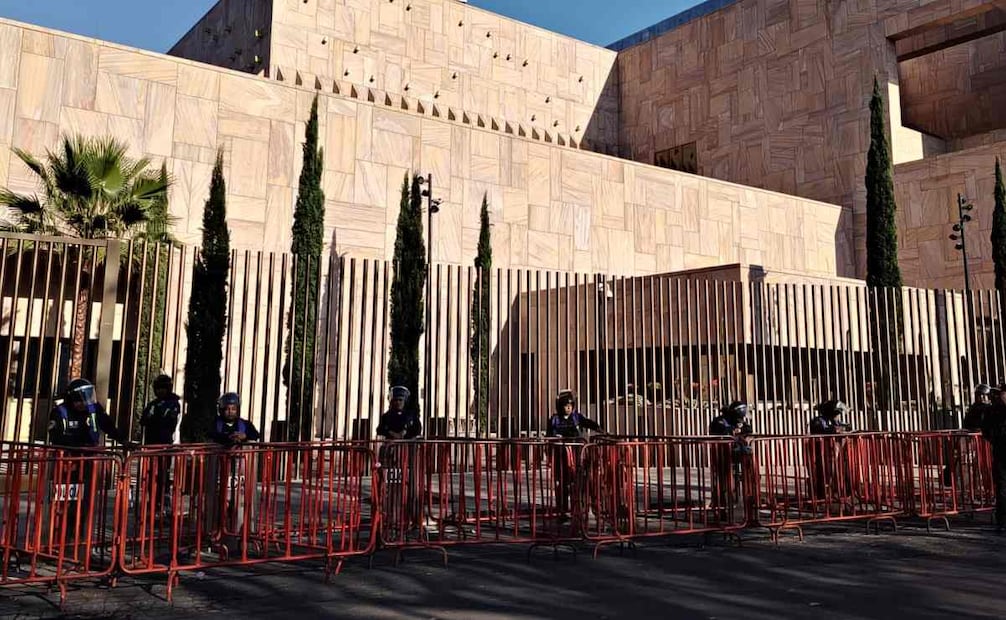 Dispositivo de seguridad en inmediaciones de la embajada de EU en México (18/03/2026). Foto: Eduardo Dina / EL UNIVERSAL