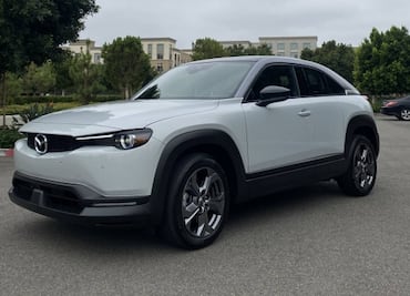 Mazda desarrolla energía limpia a partir de cáscaras de coco; así funciona