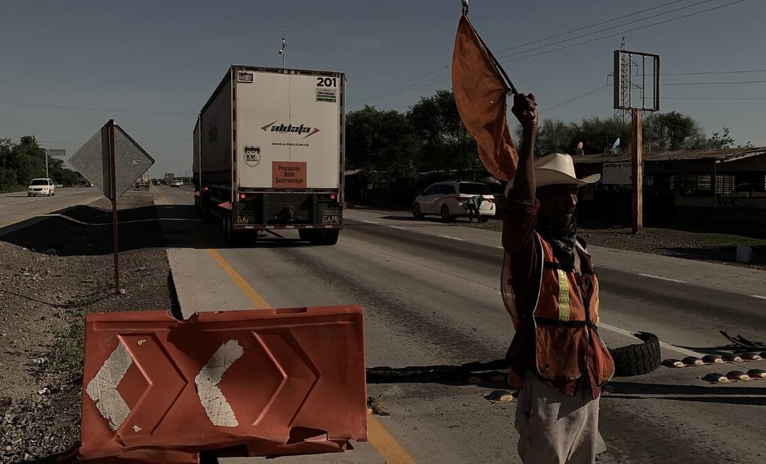 Foto: Amalia Escobar / Por elecciones internas Yaquis levantan bloqueo intermitente en la carretera Federal 15 en Sonora