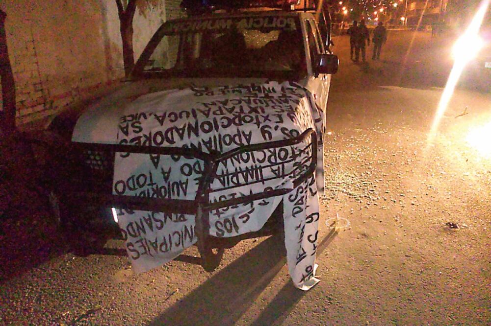 Los policías fueron ejecutados abordo de sus unidad sobre la avenida Lerma y calle 23 en el municipio de Los Reyes La Paz (CUARTOSCURO)