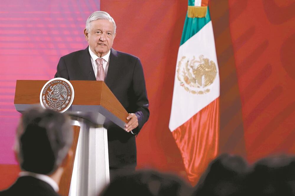 Preparan demanda por pase de charola de AMLO