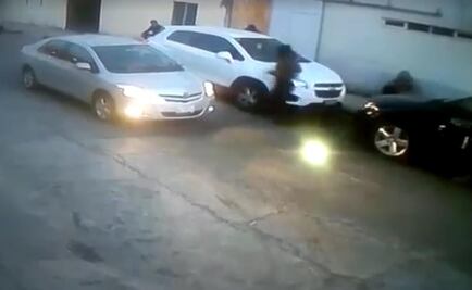 Video. Roban con violencia dos camionetas en Ecatepec