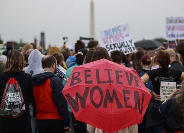 “No queremos abusadores en el Supremo”, gritan manifestantes a Kavanaugh