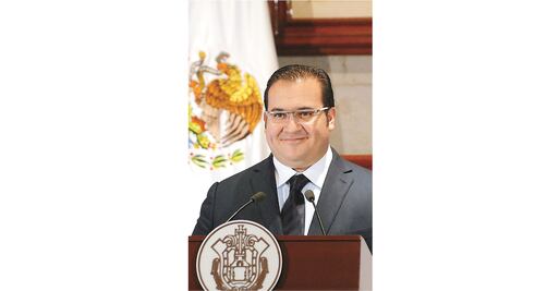 Balconean a Yunes y a Duarte