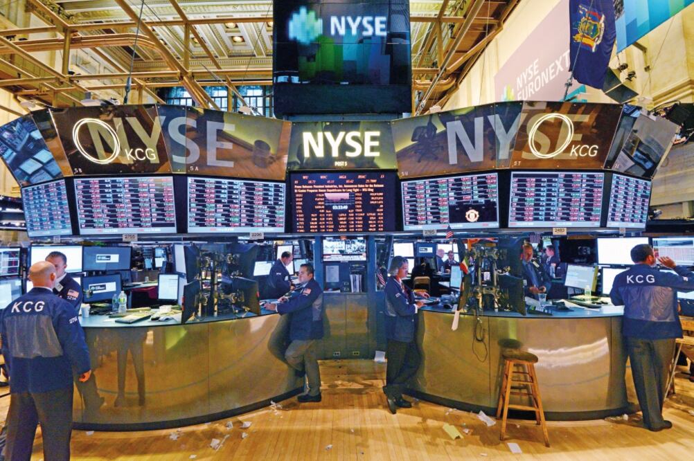 Aunque para ingresar a Wall Street ahora es sencillo con toda la tecnología, expertos sugieren utilizar a empresas reguladas por la Securities and Exchange Commission (SEC) en Estados Unidos, porque realizará inversiones seguras (ARCHIVO EL UNIVERSAL)