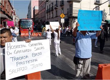 Con bloqueos simultáneos en la CDMX, trabajadores de la salud exigen mejoras laborales