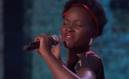 Lupita Nyong'o baila sexy al ritmo de Enrique Iglesias