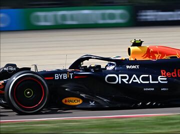 Checo Pérez rescató puntos y Max Verstappen gana el GP de Emilia-Romagna